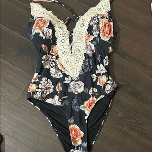 Cupshe Floral Lace Women's Swimsuit